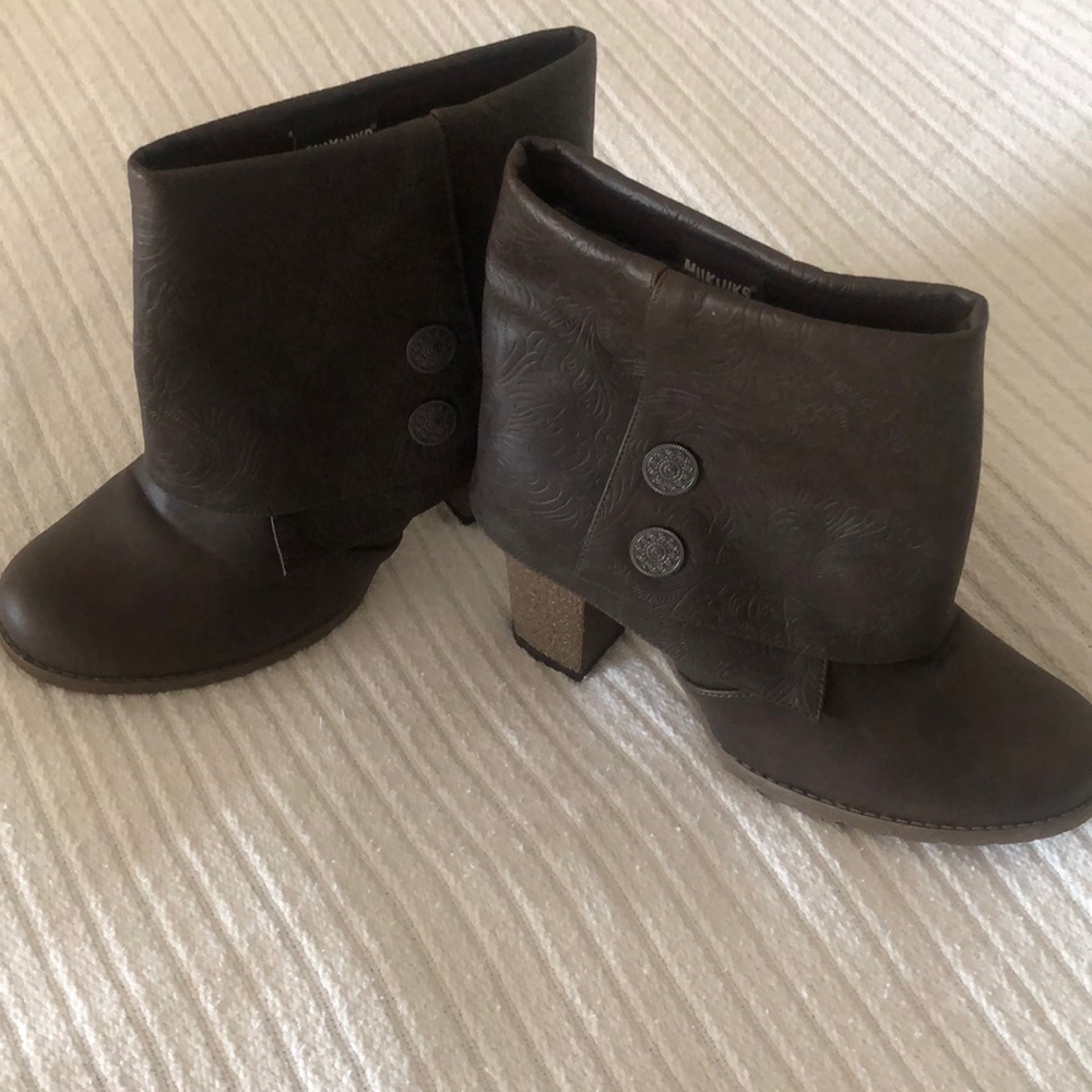 Woman’sMukluks Chris fall dark brown cuff Chucky heel platforms Ankle Boots